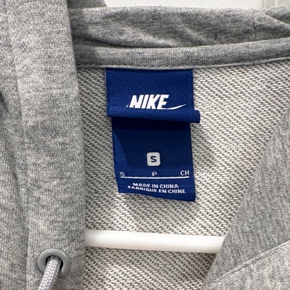 Cropped Nike Women's Heather Gray Hoodie - Picture 3 of 4